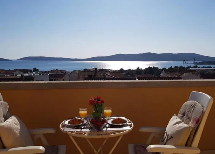 Angir Martina * Brodarica (Sibenik-Knin)