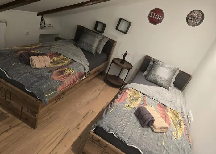 Angir Martina * Brodarica (Sibenik-Knin)