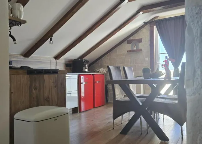 Angir Martina Brodarica (Sibenik-Knin)